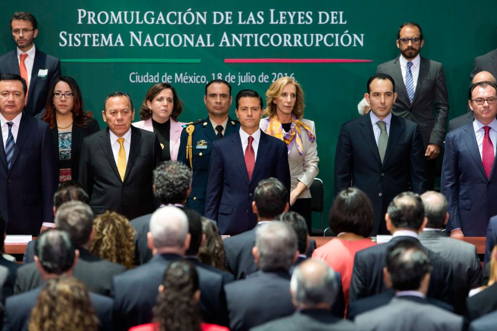 Peña Nieto pide perdón a los mexicanos por la ’casa blanca’