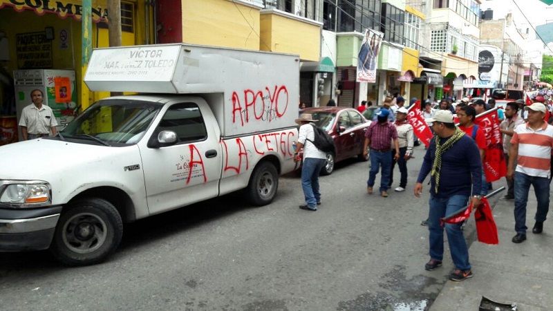 Caos en Chilpancingo por movilización de la CETEG; rayaron vehículos y negocios