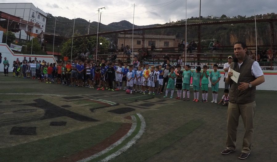 Omar Jalil inaugura el torneo de futbol rápido ’Botín de Plata’