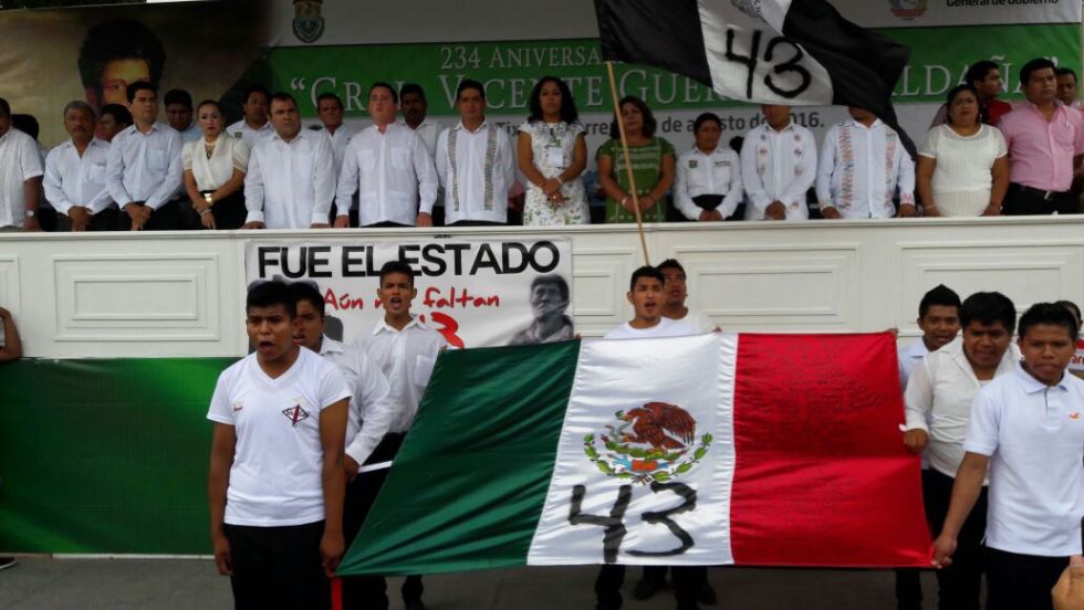Frustran en Tixtla la ceremonia por el 234 aniversario de Guerrero