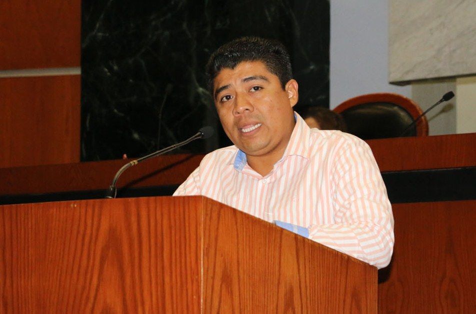 El diputado Ernesto Fidel González Pérez, propone una Ley que proteja la imagen urbana de Acapulco.