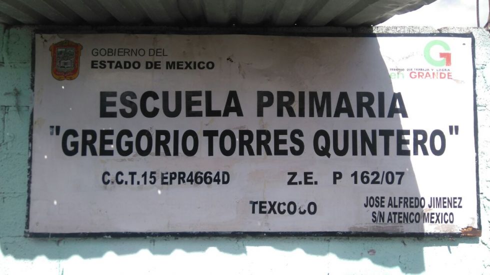 En Atenco padres de familia de la primaria ’Gregorio Torres Quintero’ exigen la destitución de la directora Celia Blanca Martínez T. 