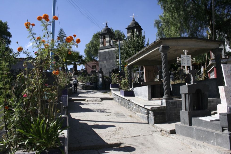 Panteones de Chimalhuacán preparados para Día de Muertos