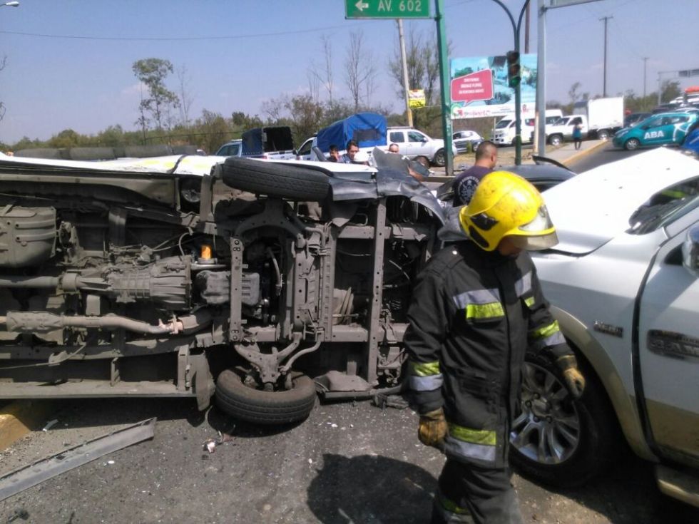 Carambola en   Periférico y la autopista Peñón- Texcoco deja 15 lesionados