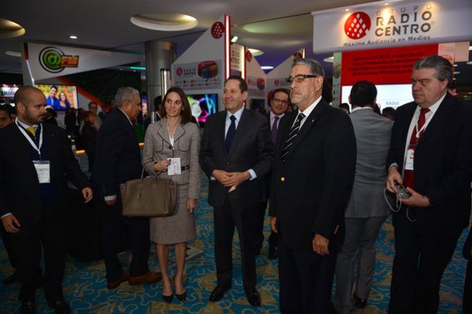 Eruviel Ávila propone mayor libertad para medios de comunicación