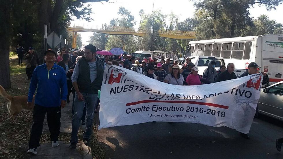 Ante la cerrazón del sindicato STUACh cierra  auto pista Peñon Texcoco 