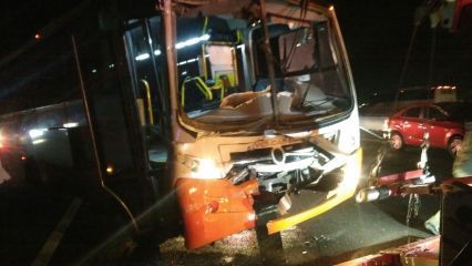 Choca autobus en la México- Puebla, deja 17 lesionados