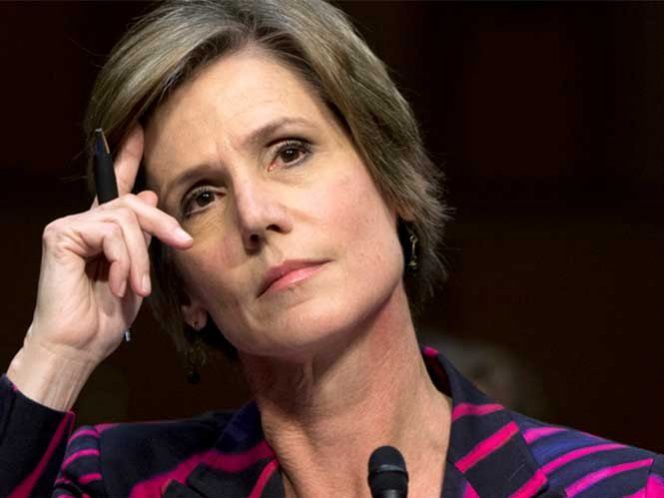 Trump releva a una fiscal por negarse a defender veto migratorio
