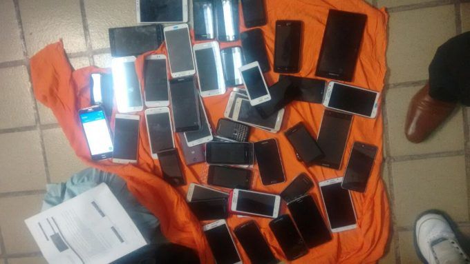 Caen ocho acusados de comercializar teléfonos robados en Edomex