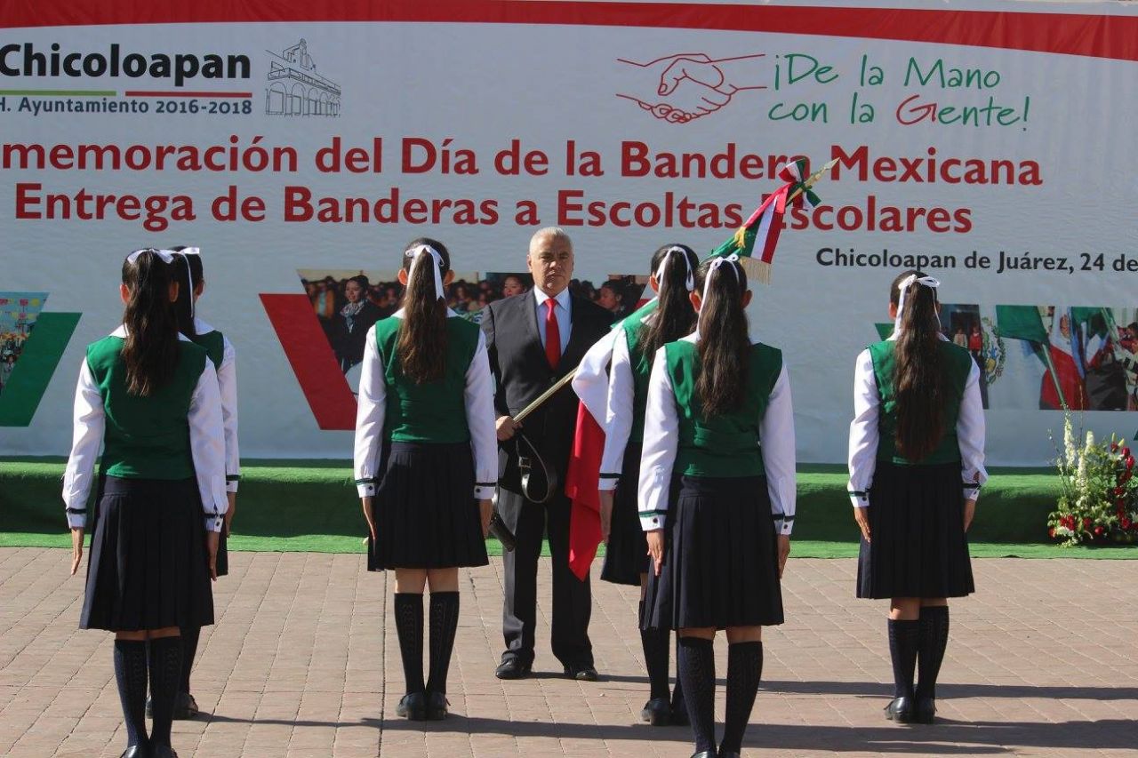 
En Chicoloapan, Estado de México el presidente municipal, Medardo Arreguín Hernández encabezo  la conmemoración del Día de la Bandera