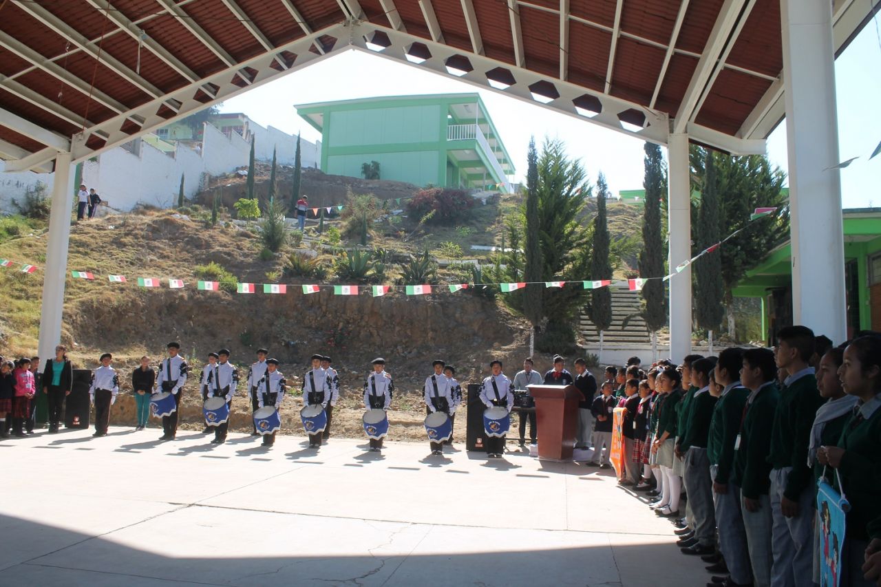 Estudiantes de  La Paz se preparan para concurso de bandas de guerra