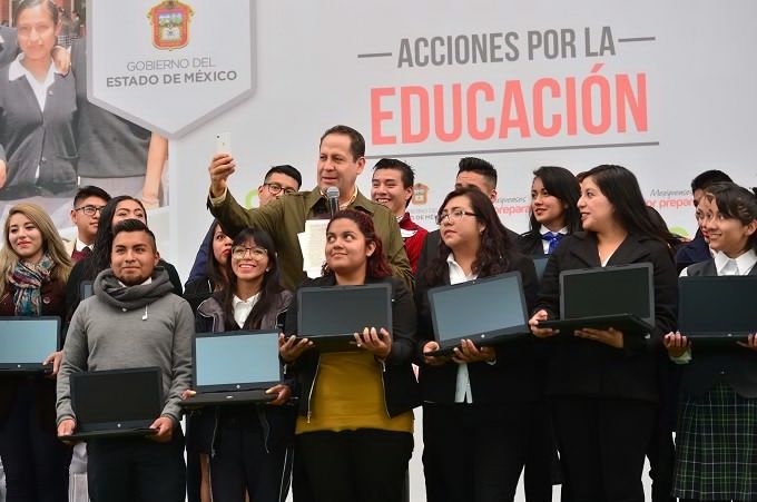 Anuncia Eruviel Ávila entrega de 20 mil laptops a estudiantes de excelencia