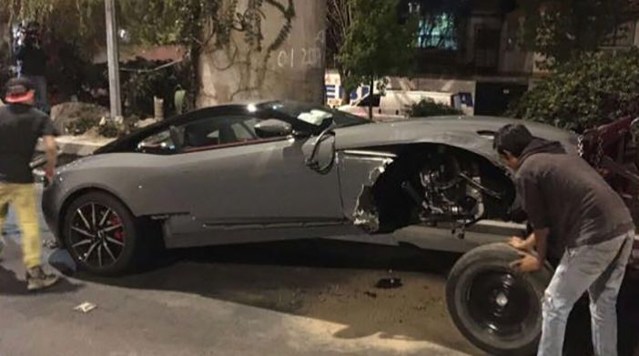 Alcalde de Pilcaya, Guerrero, choca su  Aston Martin de  ¡seis millones de pesos!