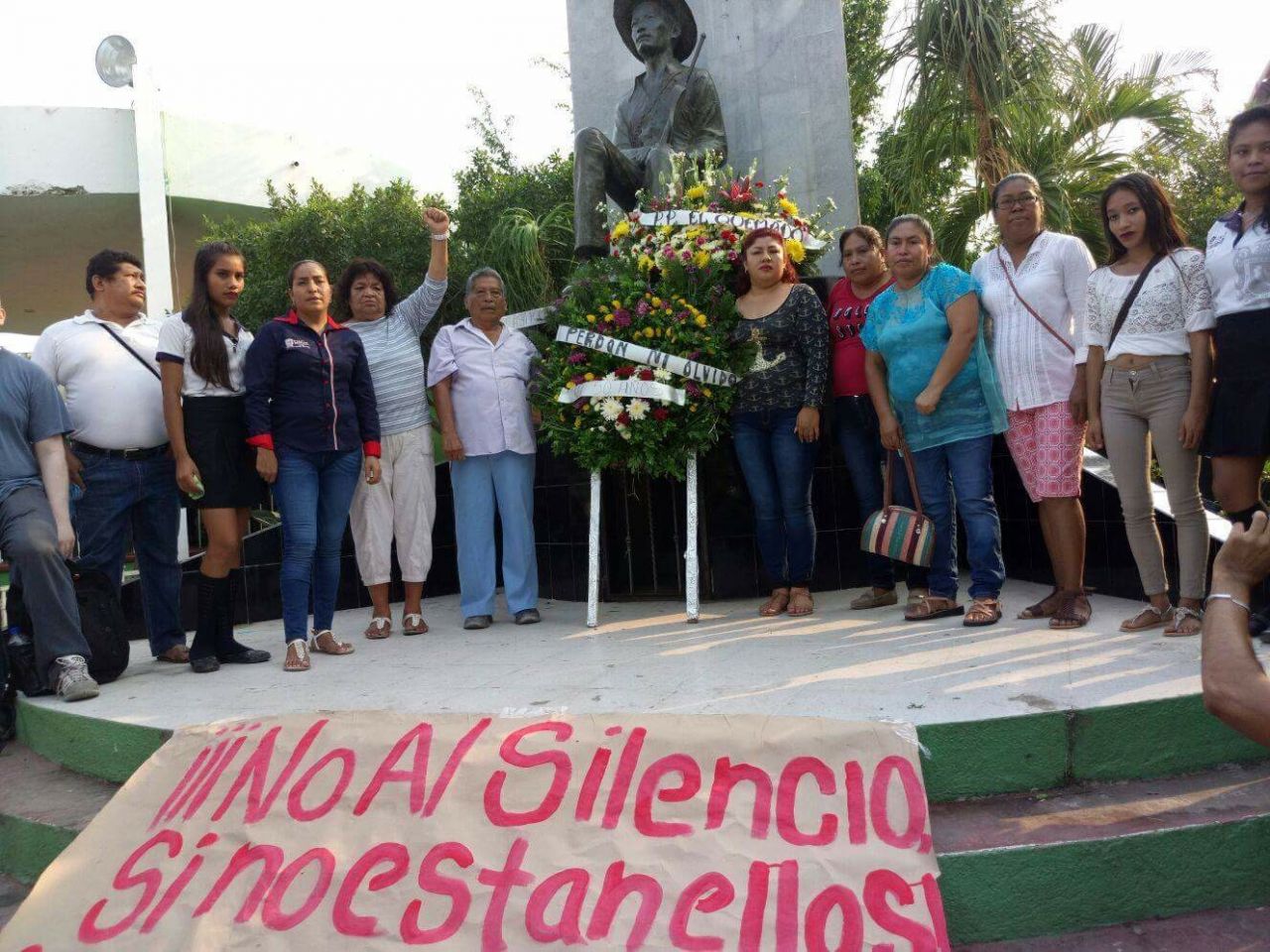 Marchan y encabezan homenaje en Atoyac para conmemorar 50 años de la lucha de Lucio Cabañas
