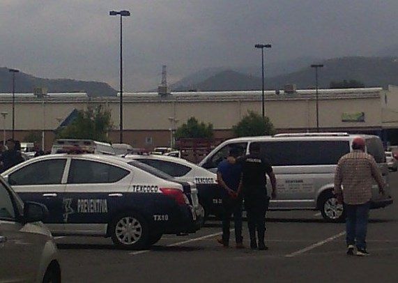 Pánico en el centro Comercial Gran Patio por la detención de tres presuntos ladrones.