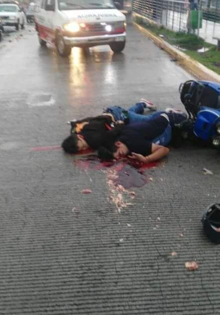 Pierden la vida dos jovenes en Chimalhuacan , por invadir via  de mexibus .