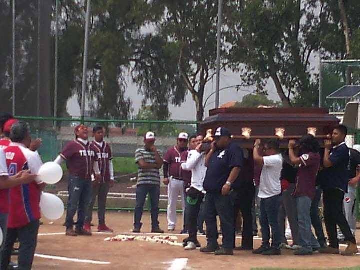 En Texcoco rinden homenaje al recién fallecido jugador de beisbol Ernesto Ruiz Martínez