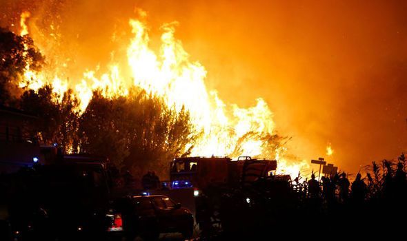 Evacuan a 10 mil personas por incendios en Francia