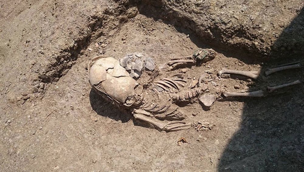 Un grupo de arqueólogos encuentra una tumba ’extraterrestre’ 