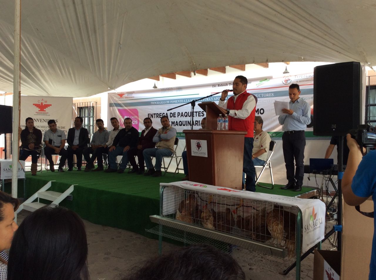 Confederacion Agrarista Mexicana entrega 2 tractores y paquetes de autoconsumo a productores de Tepetlaoxtoc y Atenco.
