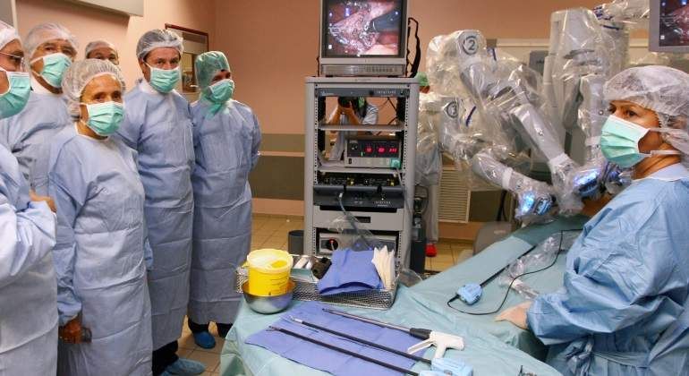 Robots son el futuro en las intervenciones quirúrgicas