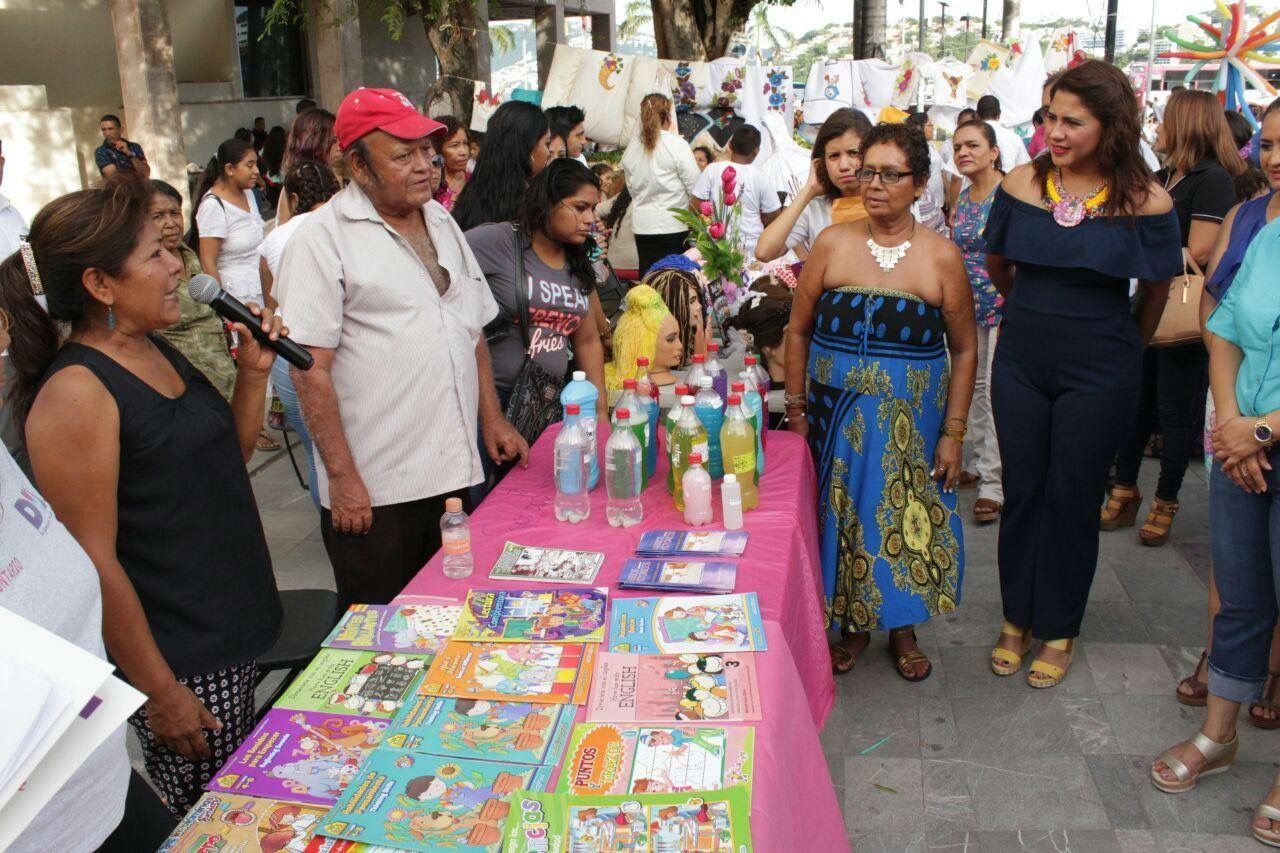Presenta DIF Acapulco segunda exposición de talleres de los Centros de Desarrollo Comunitario