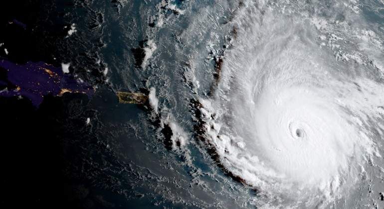 El huracán Irma, la mayor tormenta en un siglo, sigue avanzando sobre el Caribe rumbo a Florida