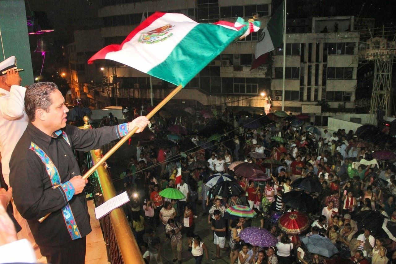 Encabeza Evodio la ceremonia del Grito de Independencia en Acapulco 