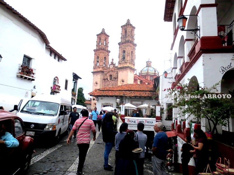 Aumenta la grieta en la parroquia de Santa Prisca en Taxco, señalan expertos