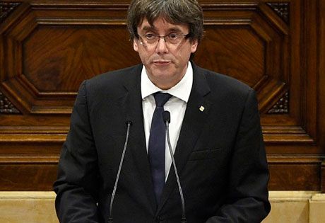 Declara Puigdemont la independencia catalana a plazos