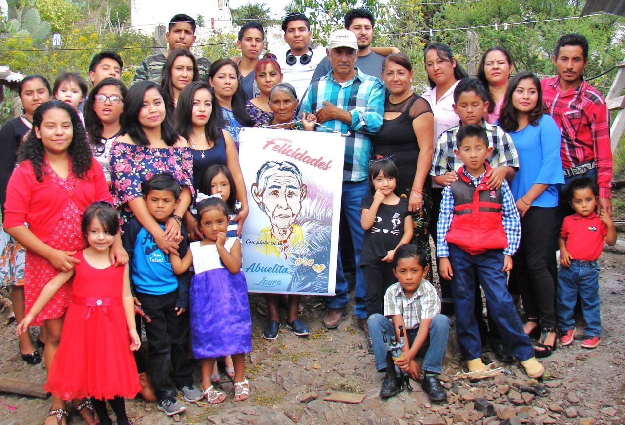 Festejan el cumple años de Laurita en las Limas Zimapán