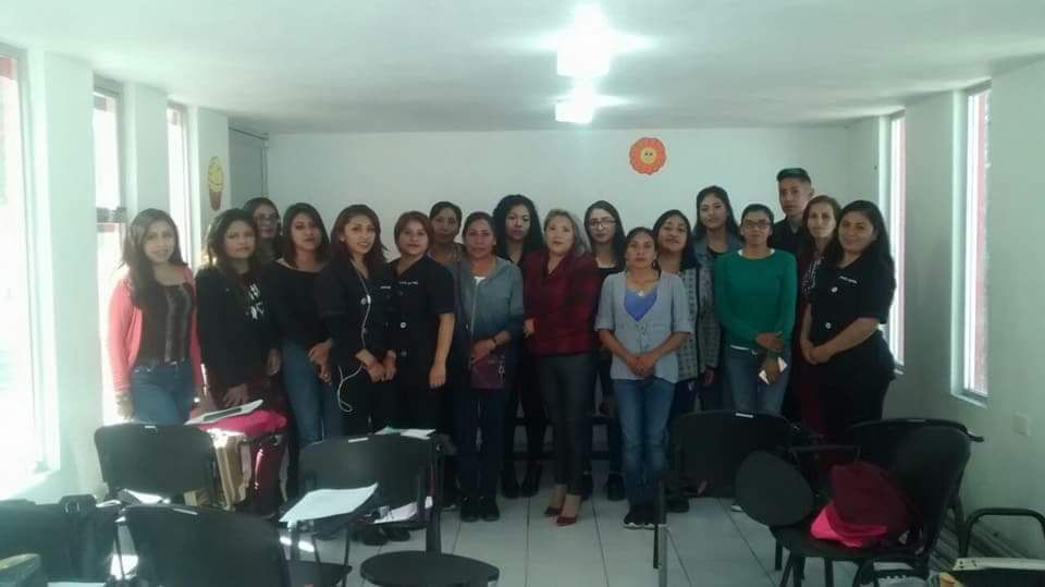 DIF Municipal Chiautempan realizó cursos de automaquillaje.