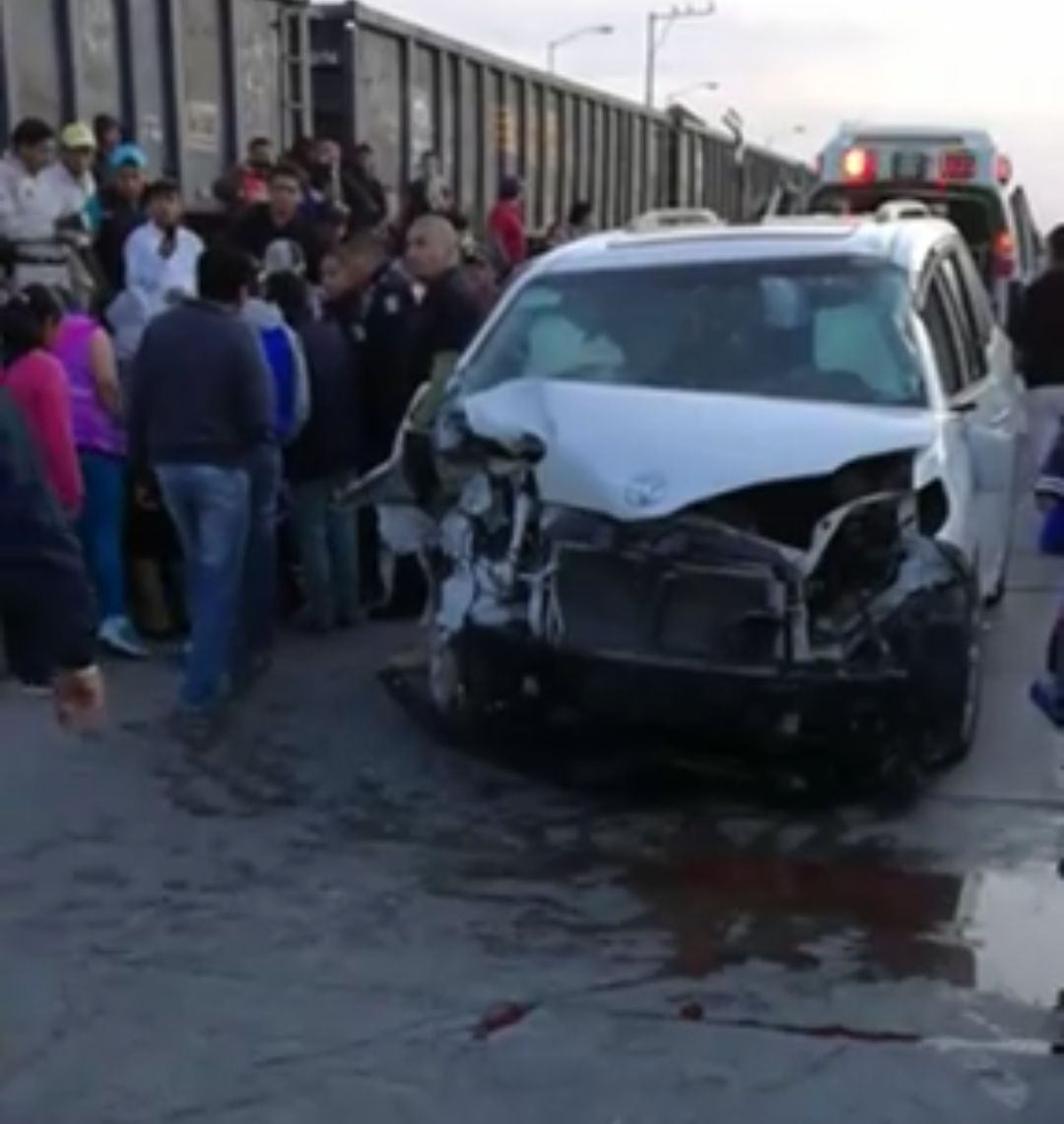 Intenta ganarle al tren y termina arrollado