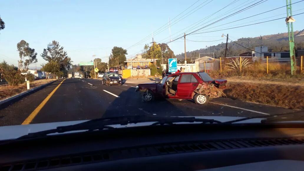 Choque por alcance sobre la autopista Tlaxcala - San Martin
