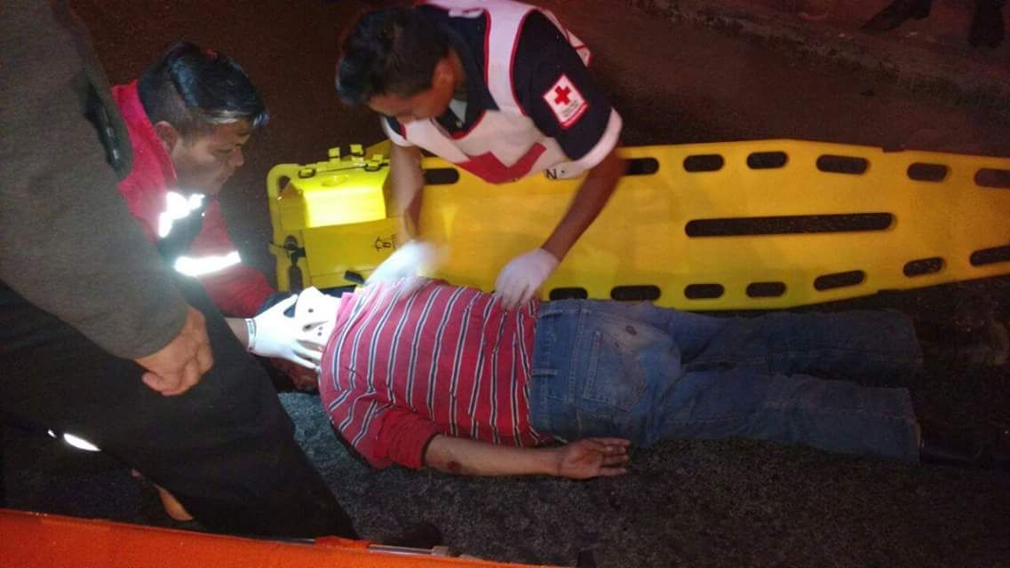 Ebrio descalabrado causa movilización; lo creían muerto