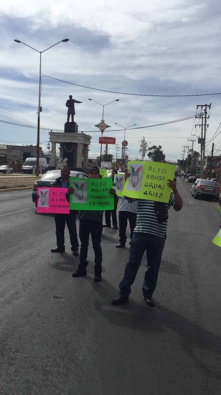 Protestan en la carretera México-Texcoco contra abusos de tránsito estatal