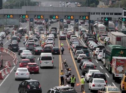 La autopista México-Toluca registra gran aforo vehicular este Fin de Año