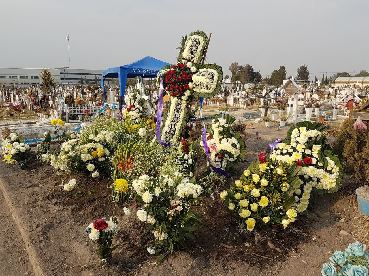 En Ecatepec sepultaron a las víctimas del descarrilamiento del tren 