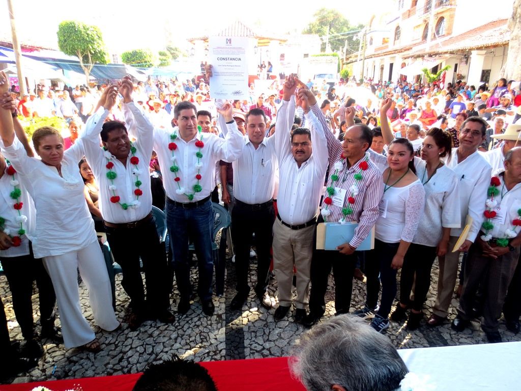 Recibe Juan Carlos Rodríguez Barrera constancia de candidato del PRI por Ixcateopan