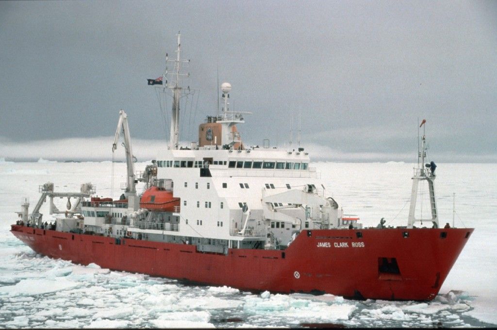 Buque de investigación británico con base en Malvinas estudiará junto a otros paises un mega iceberg