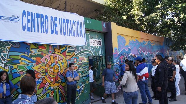 Algunos centros de votación abrieron tarde sus puertas