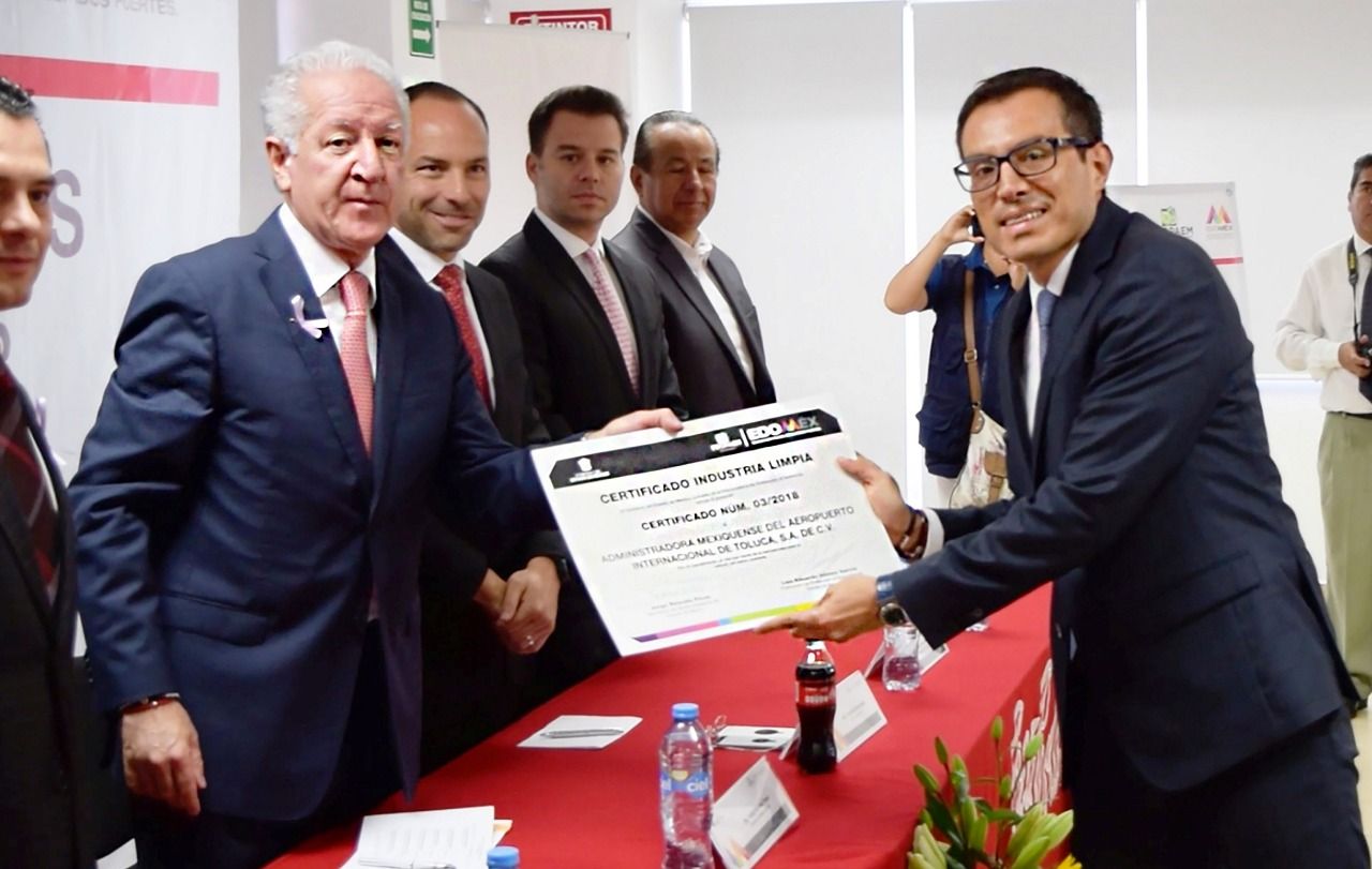 Recibe Aeropuerto internacional de Toluca certificado de industria limpia