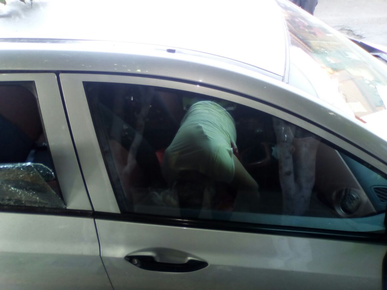 Nuevamente asesinan a una mujer por intentar robarle su auto, en Ecatepec. 