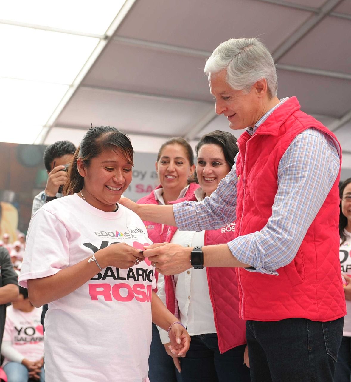 •Reciben tarjetas del Salario Rosa mujeres de Ecatepec. 