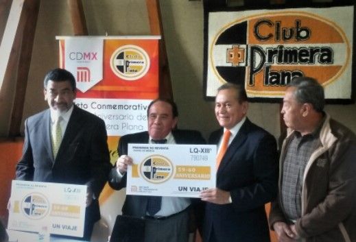 Otorga el Sistema de Transporte Colectivo boleto conmemorativo al Club Primera Plana 
