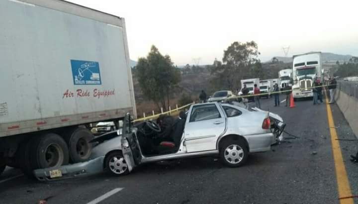 Accidente automovilístico en la carretera ,Texcoco Calpulalapan deja dos muertos y un lesionado.