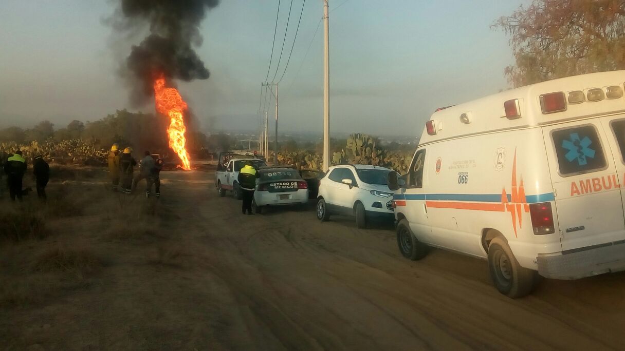 Se registra nuevo incendio en ducto de PEMEX por toma clandestina en Axapusco