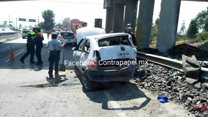 Familia en auto cae de puente en la Lechería- Texcoco; hay seis lesionados 