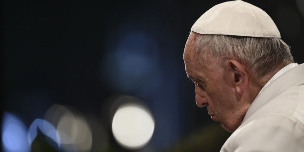En el Vía Crucis, el Papa pidió esperanza a pesar de los intentos de desacreditar a la Iglesia