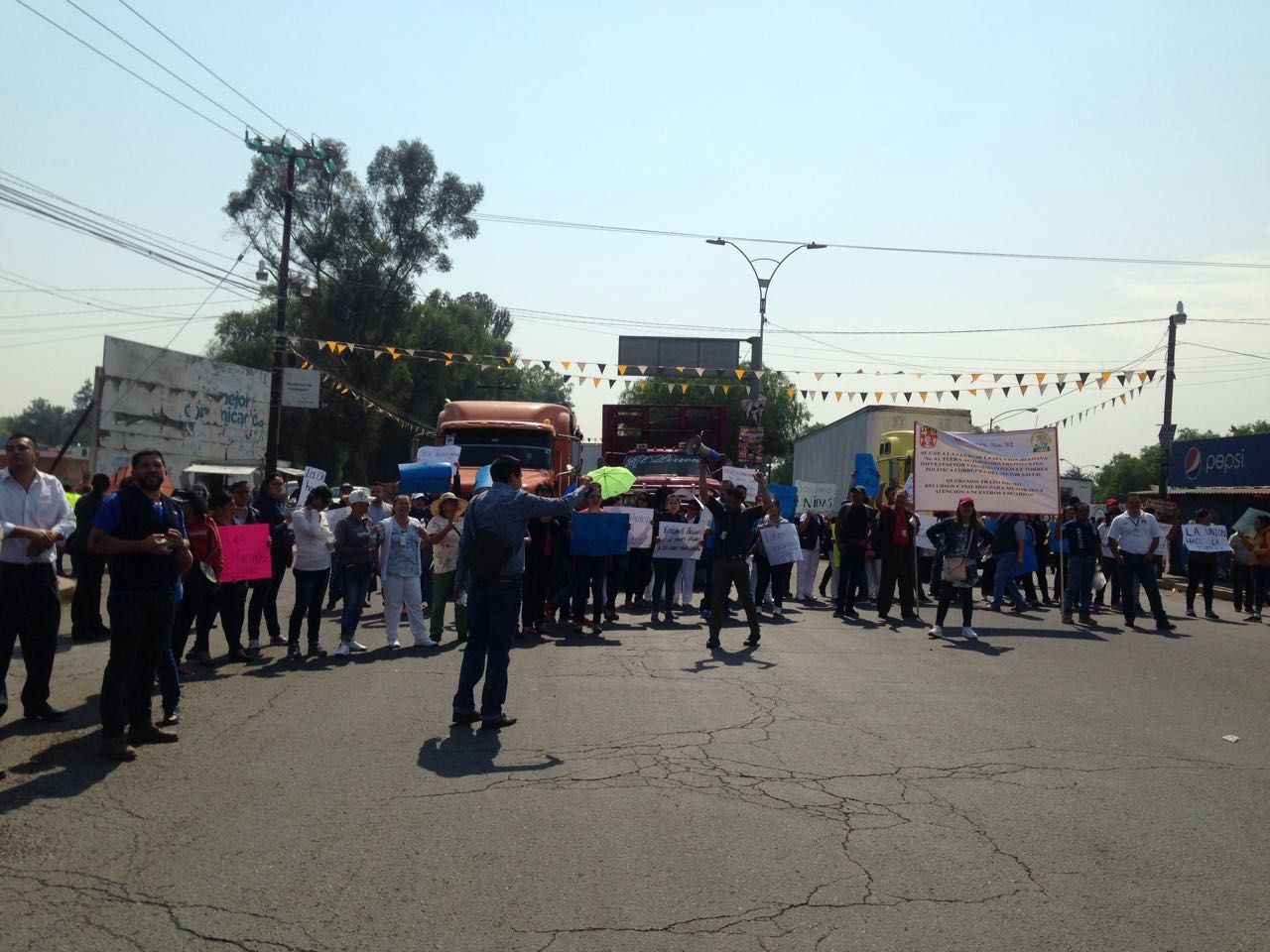 Bloquen trabajadores entrada a Acolman para exigir destitución de la encargada de dos hospitales psiquiátricos’